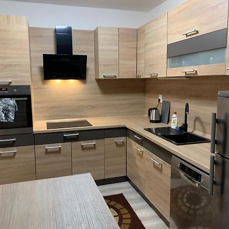 Apartmanovy Dom Magda Vrbov Extérieur photo