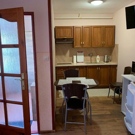 Apartmanovy Dom Magda Vrbov Extérieur photo