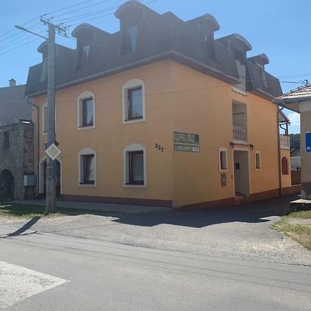 Apartmanovy Dom Magda Vrbov Extérieur photo