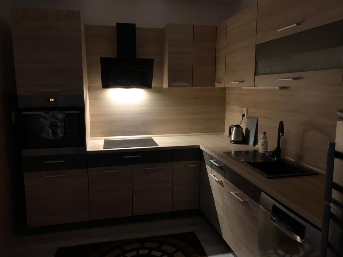 Apartmanovy Dom Magda Vrbov Extérieur photo