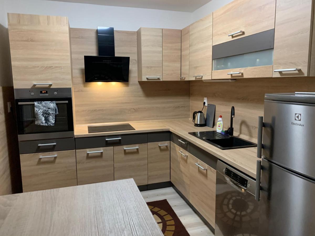 Apartmanovy Dom Magda Vrbov Extérieur photo