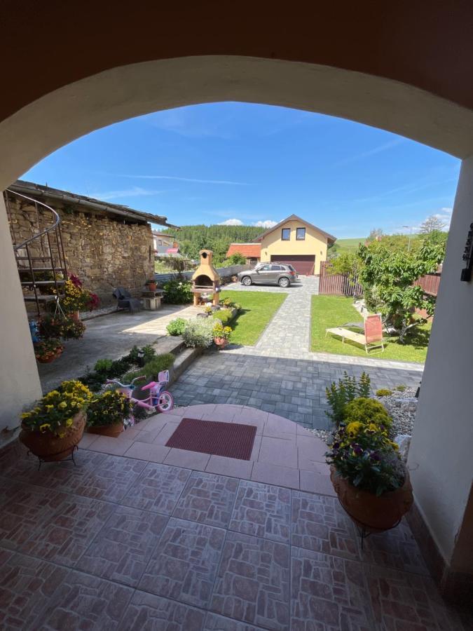 Apartmanovy Dom Magda Vrbov Extérieur photo
