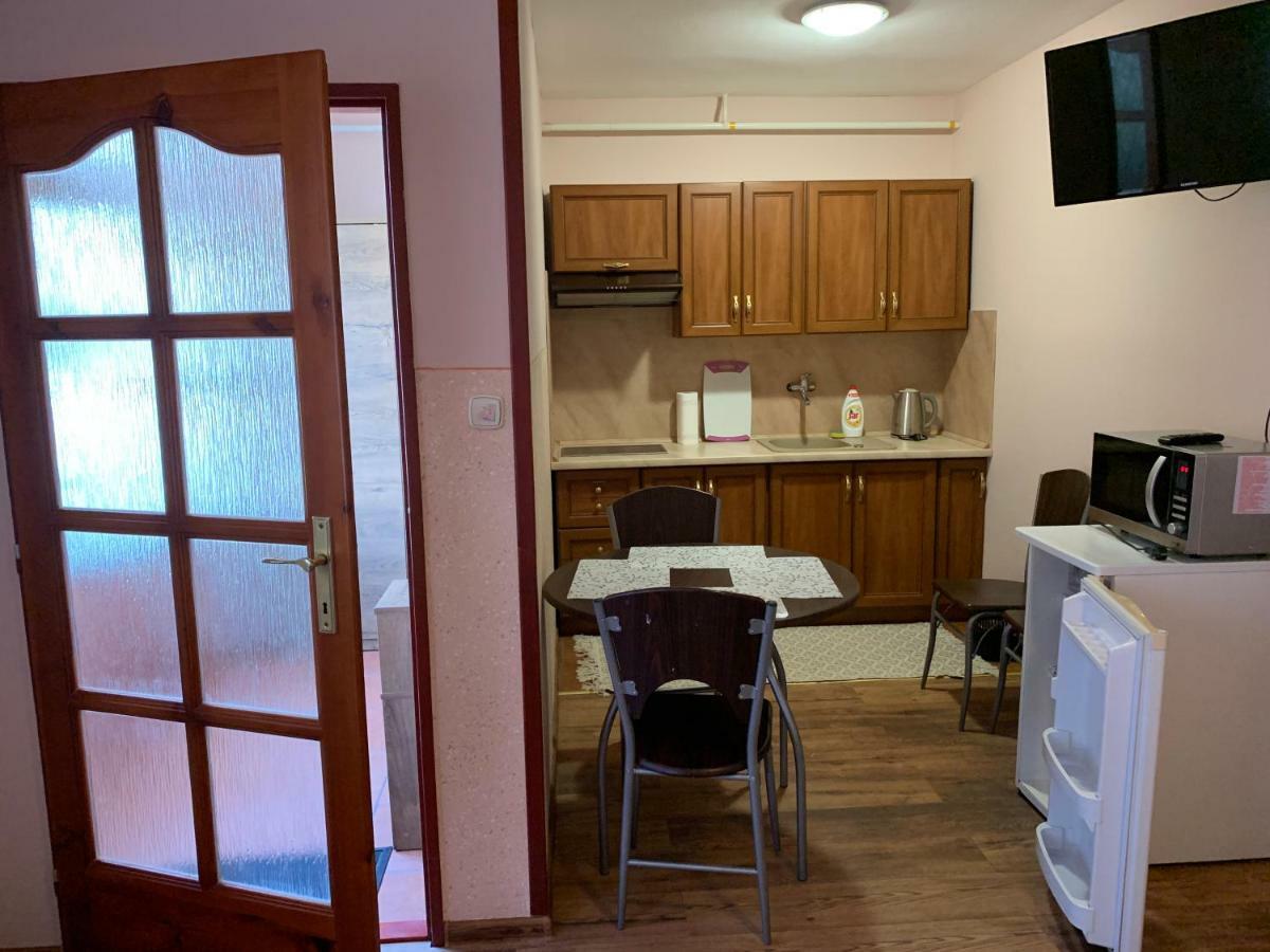 Apartmanovy Dom Magda Vrbov Extérieur photo
