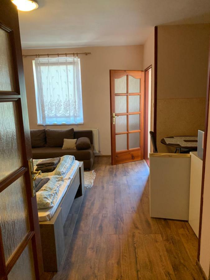Apartmanovy Dom Magda Vrbov Extérieur photo