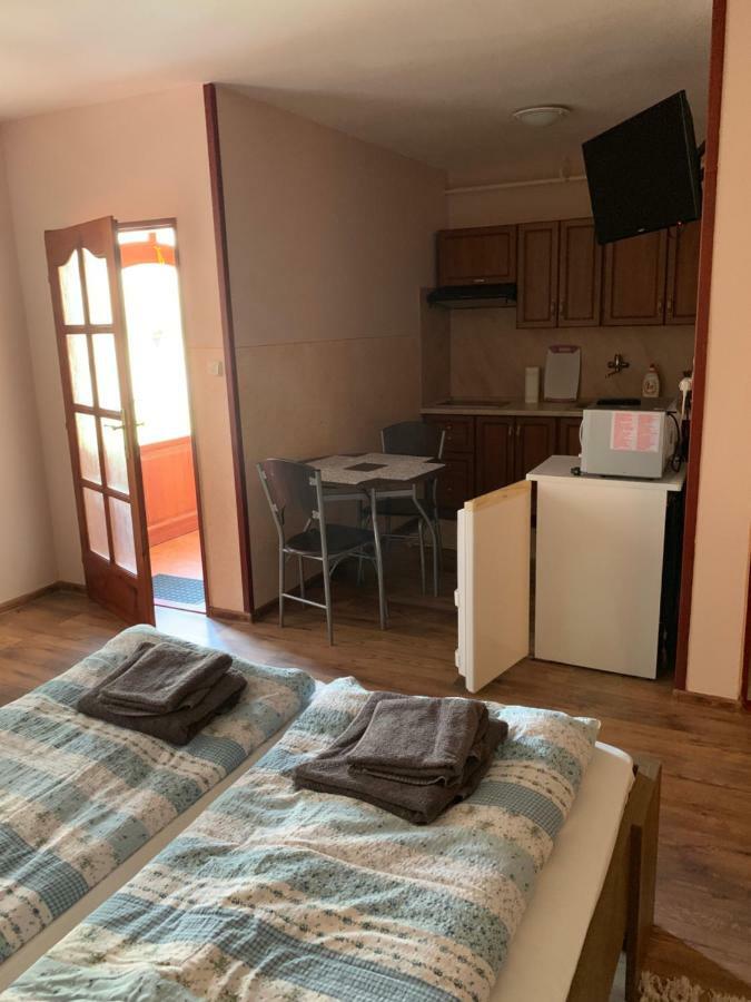 Apartmanovy Dom Magda Vrbov Extérieur photo