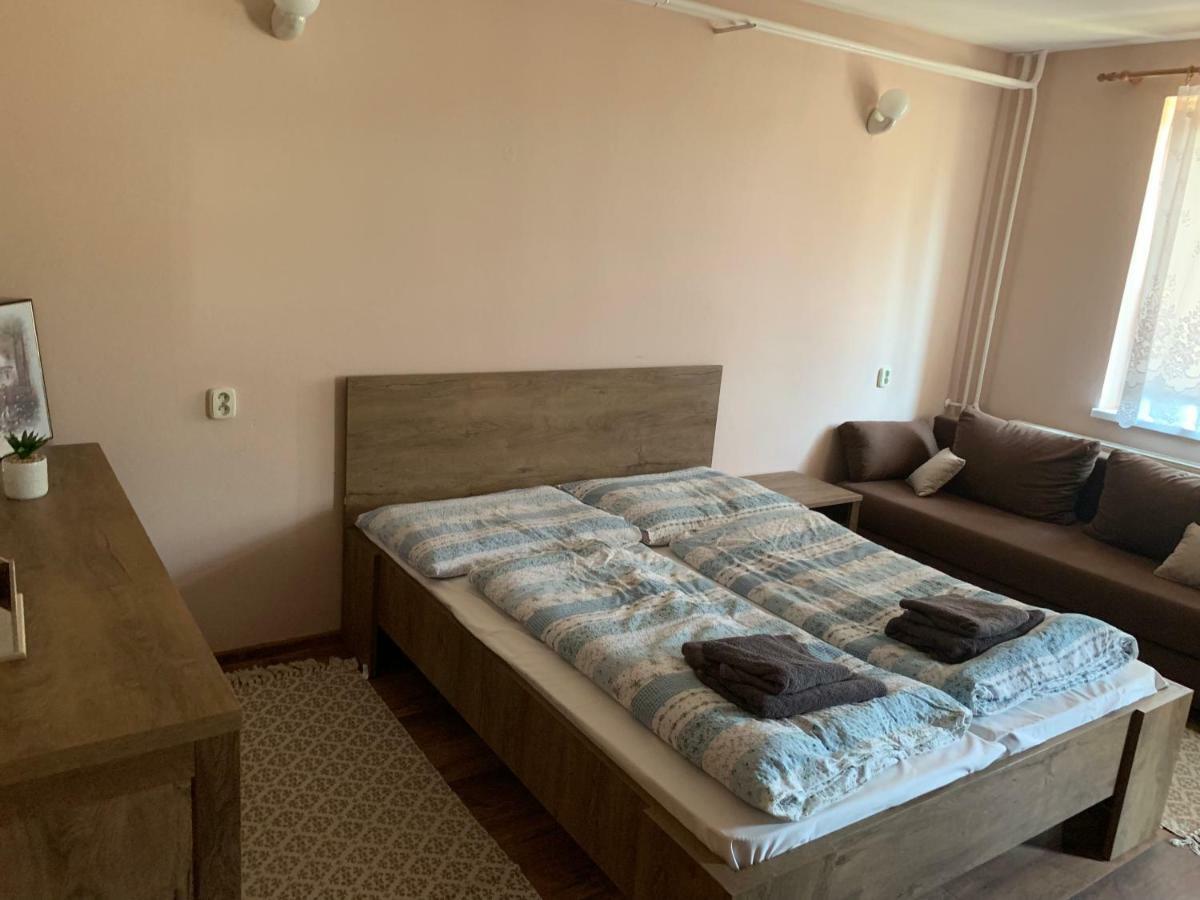 Apartmanovy Dom Magda Vrbov Extérieur photo