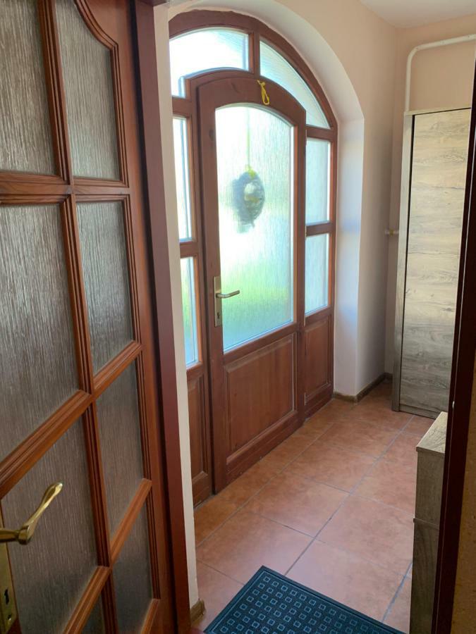 Apartmanovy Dom Magda Vrbov Extérieur photo