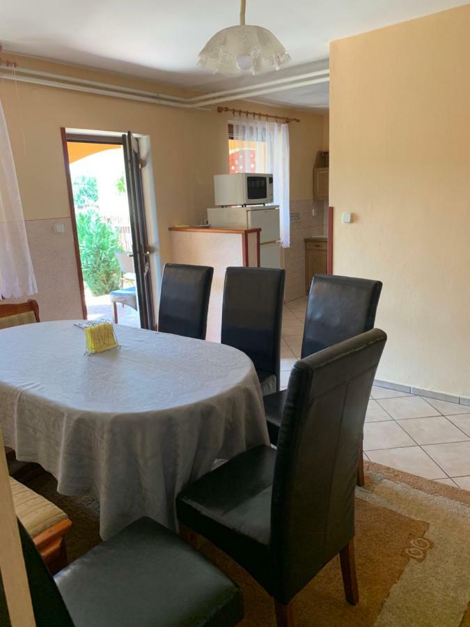 Apartmanovy Dom Magda Vrbov Extérieur photo
